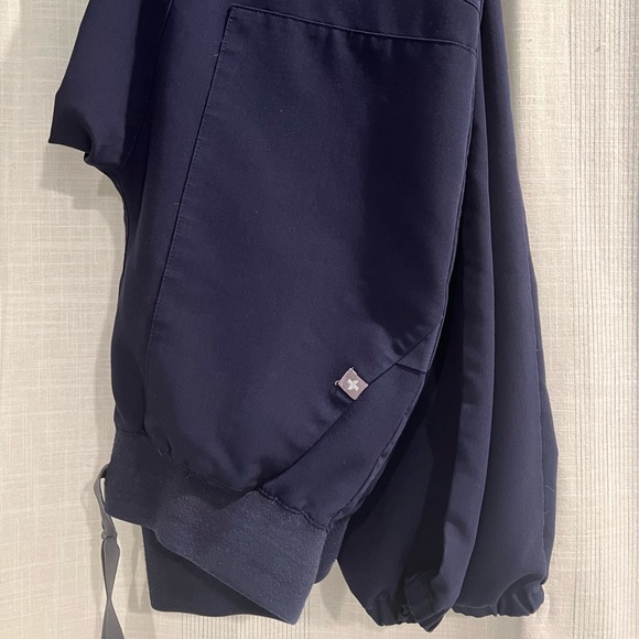 Figs Venice jogger scrubs - Picture 2 of 7